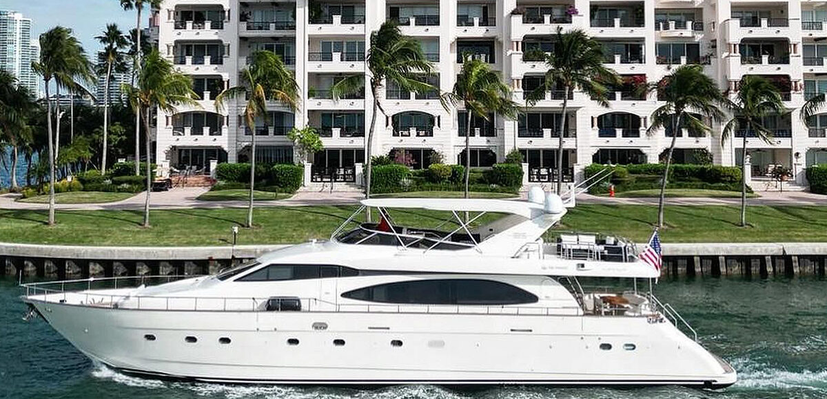 90’ Azimut Fly Bridge Yacht